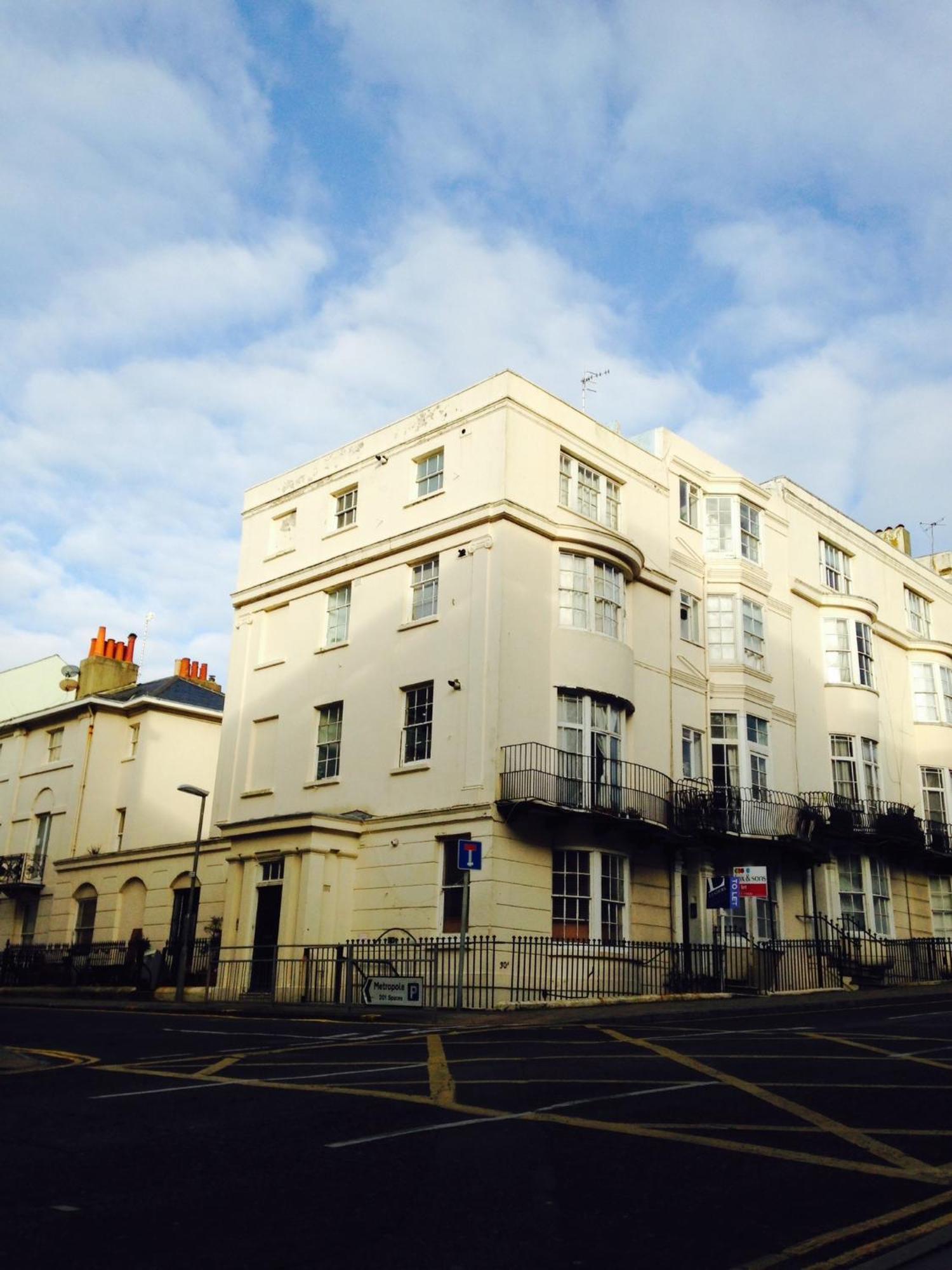 Two Top Central Beach Studios - Also Separate Spa Cabin And Watersports Brighton Bagian luar foto